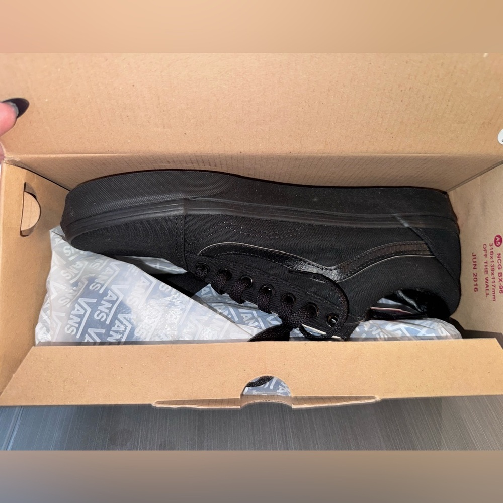 Vans Mens Black Old Skools - Picture 2 of 5